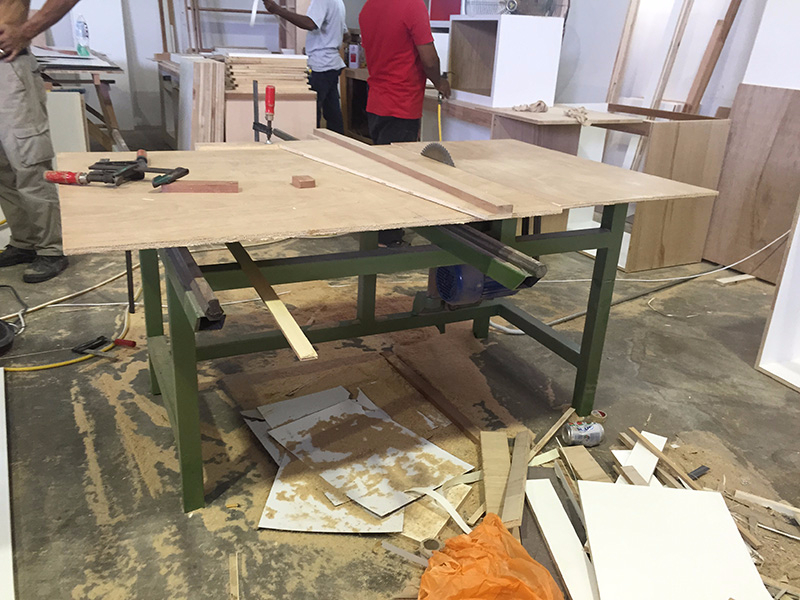 Glass Aluminium Door Technician & Carpenter Needed