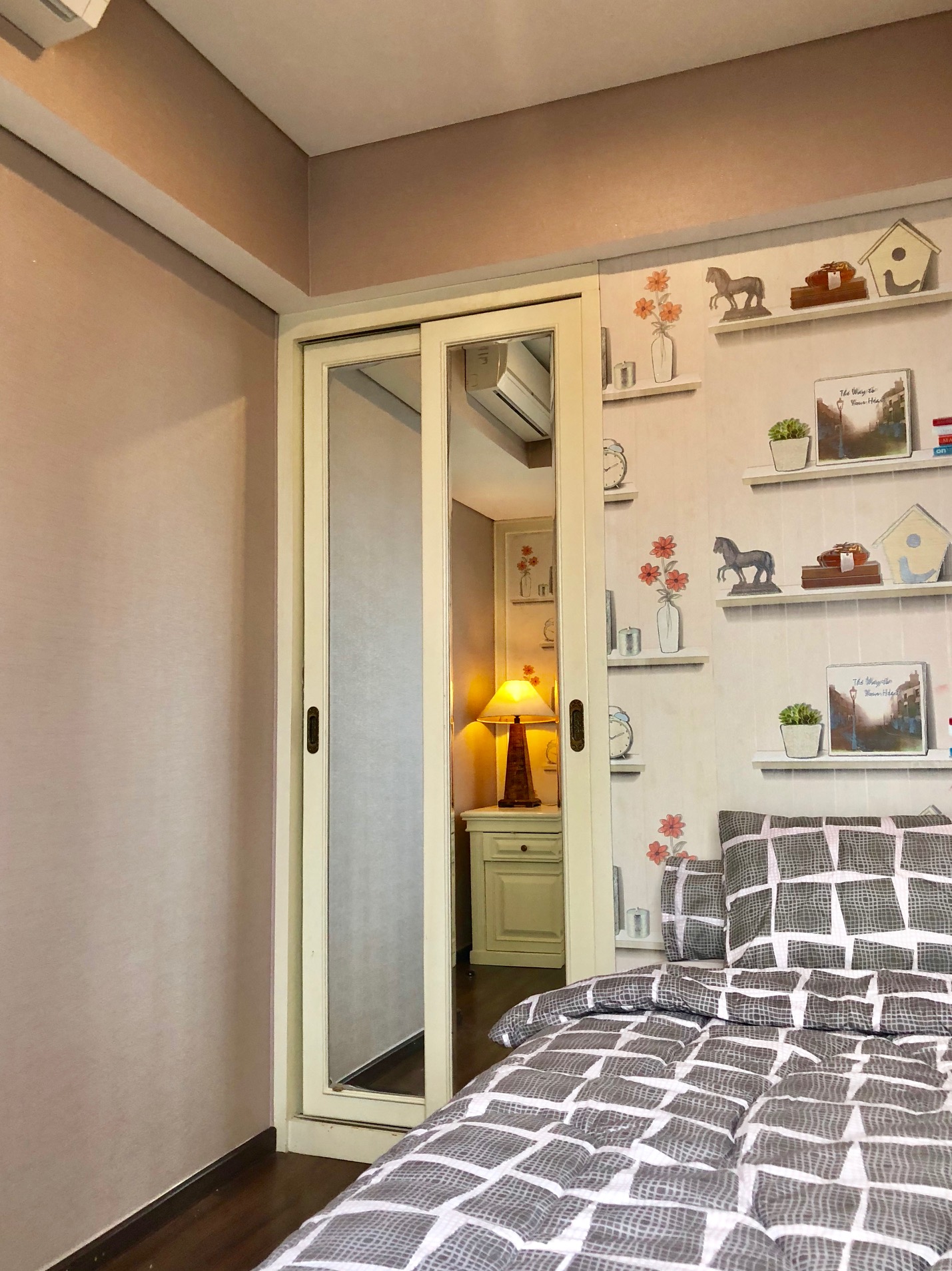 Disewakan apartemen Trillium Surabaya (East Java – Indonesia) – Tengah Kota & Pemandangan Kota – Lt 21.