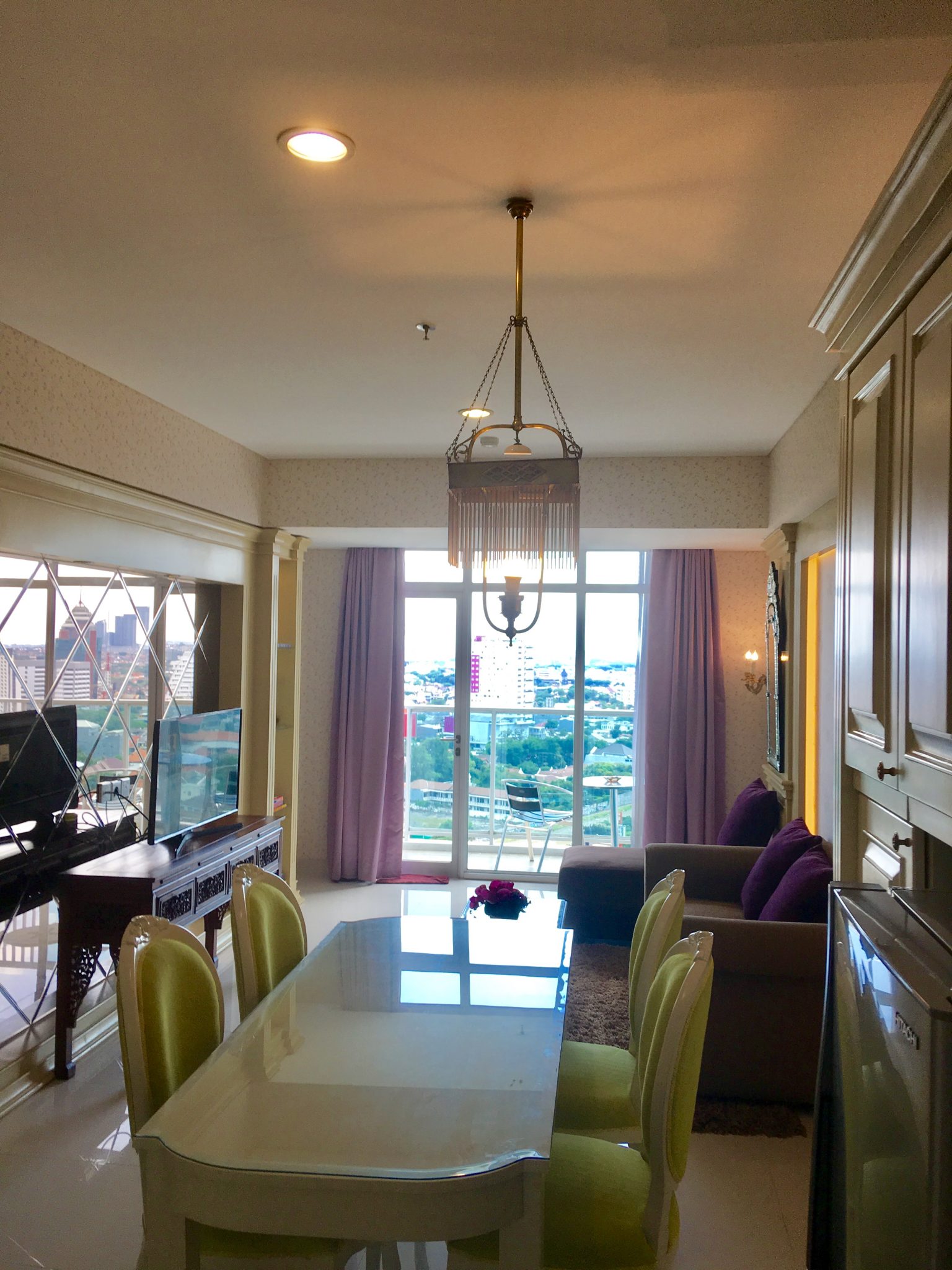 Disewakan apartemen Trillium Surabaya (East Java – Indonesia) – Tengah Kota & Pemandangan Kota – Lt 21.