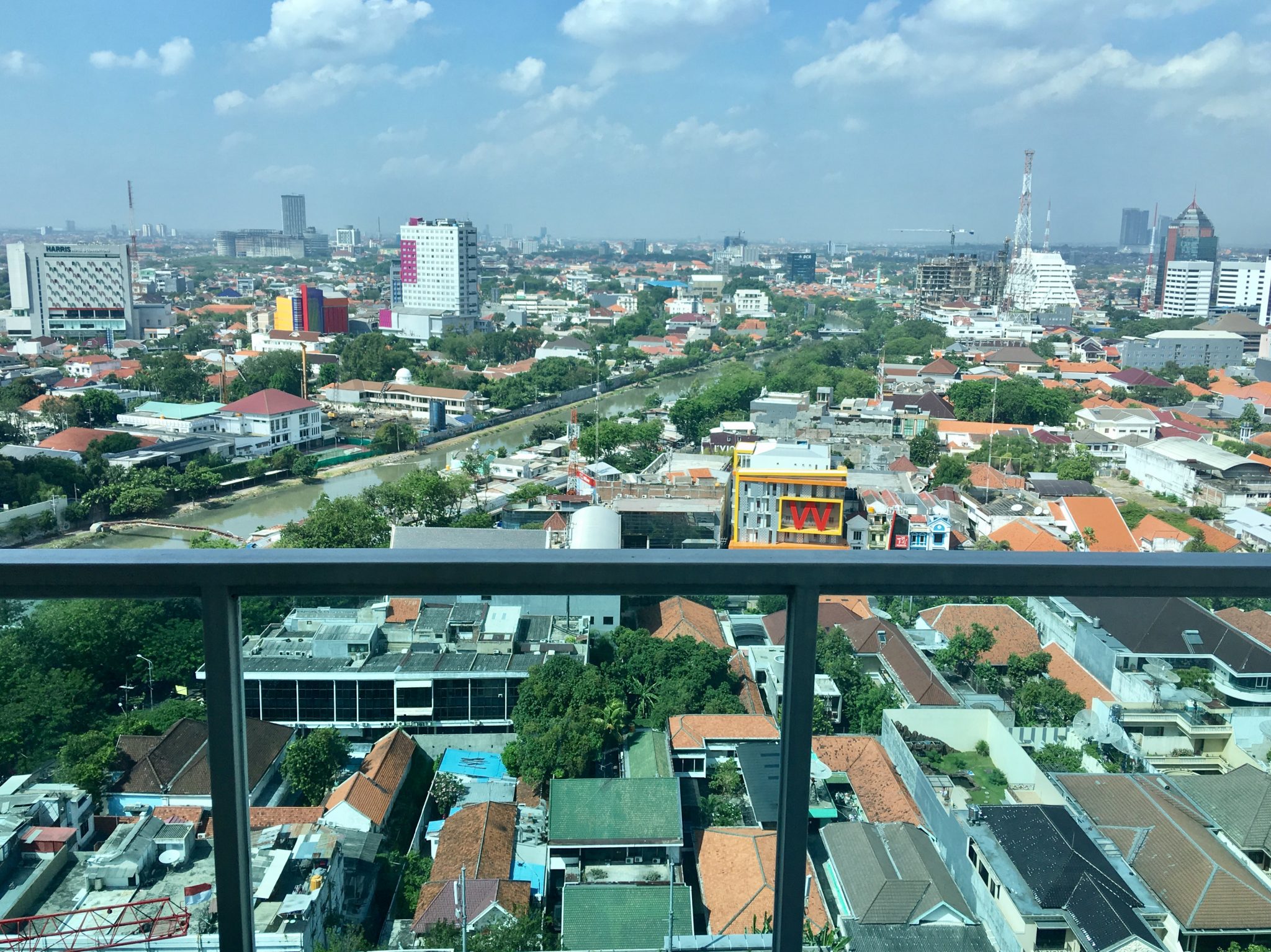 Disewakan apartemen Trillium Surabaya (East Java – Indonesia) – Tengah Kota & Pemandangan Kota – Lt 21.
