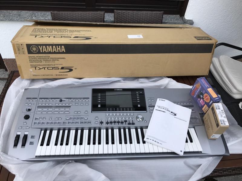 Yamaha Tyros 5 76-Key Arranger Workstation Keyboard