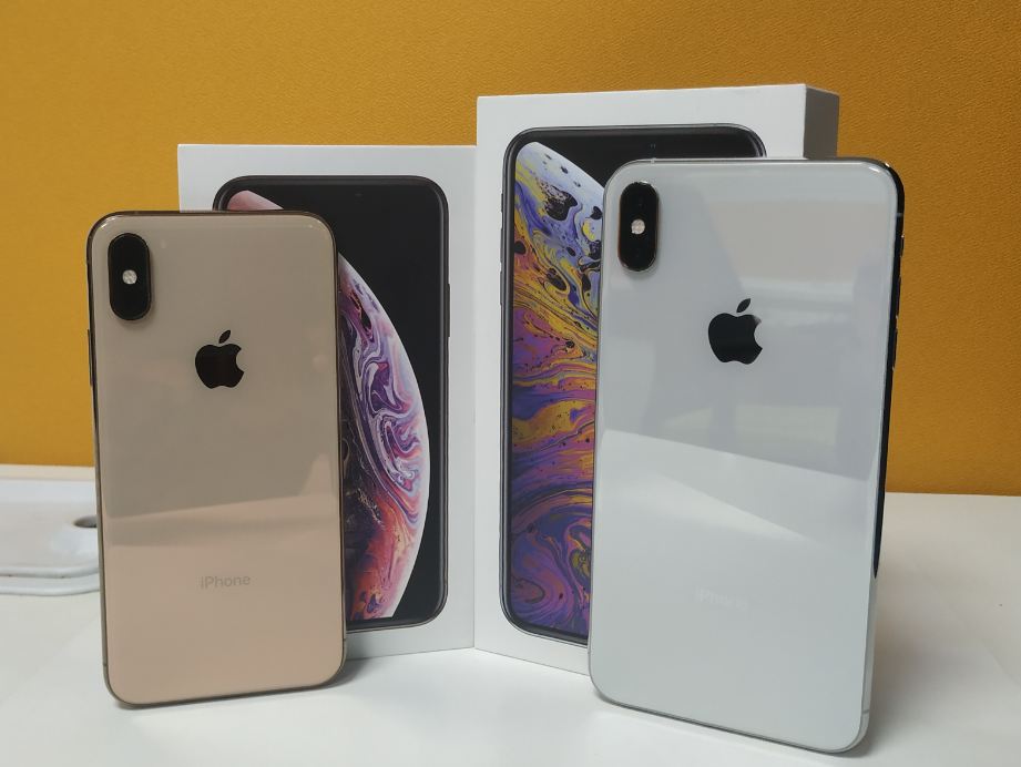 Apple iPhone XS Max 512GB factory unlocked and Sealed