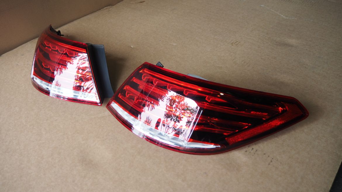 MERCEDES BENZ W207 E200 2018 TAIL LAMP