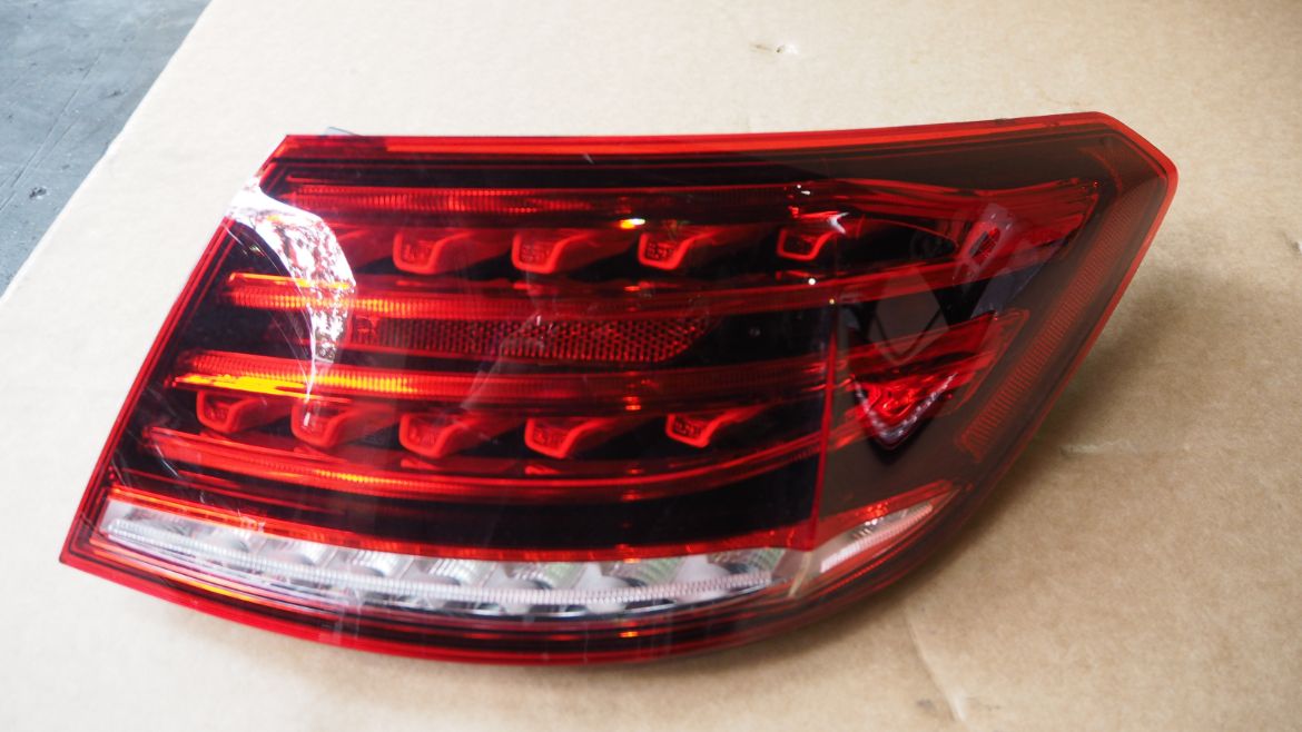 MERCEDES BENZ W207 E200 2018 TAIL LAMP