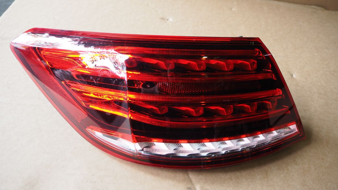 MERCEDES BENZ W207 E200 2018 TAIL LAMP