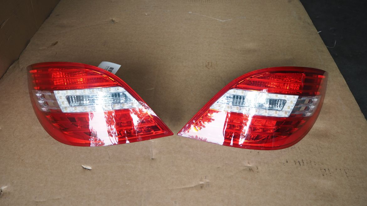 MERCEDES BENZ W251 R400 4MATIC 2017 TAIL LAMP RIGHT & LEFT