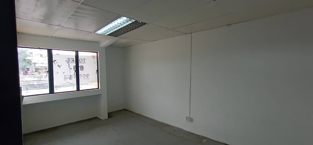 1.5 Storey Factory /Warehouse front LDP, Taman Perindustrian Puchong Utama 1/1 for rent