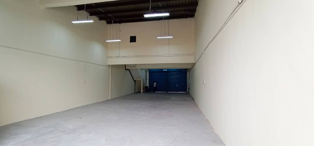 1.5 Storey Factory /Warehouse front LDP, Taman Perindustrian Puchong Utama 1/1 for rent