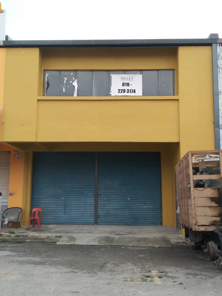 1.5 Storey Factory /Warehouse front LDP, Taman Perindustrian Puchong Utama 1/1 for rent