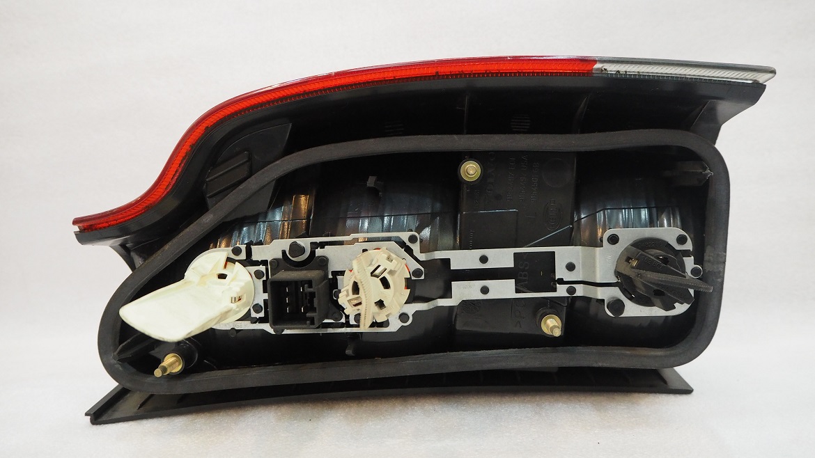 VOLVO S70 2.0 2002 TAIL LAMP LEFT