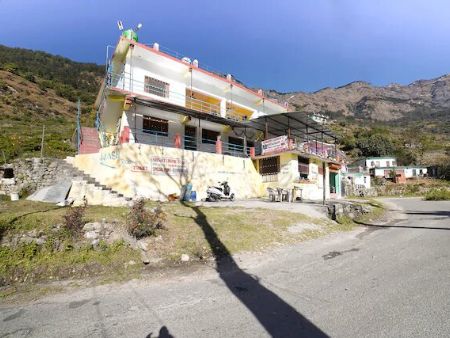 Best lodge in chamoli