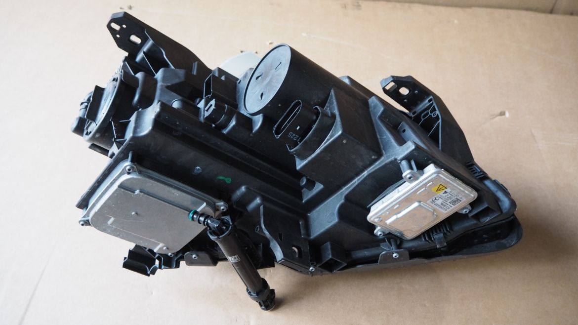 Mercedes Benz W156 GLA45AMG 2016 Headlamp Left For Sale