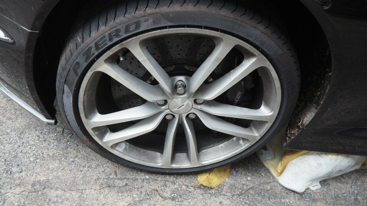 Aston Martin DBS V12 Coupe 6.0L 20 Inch Wheels