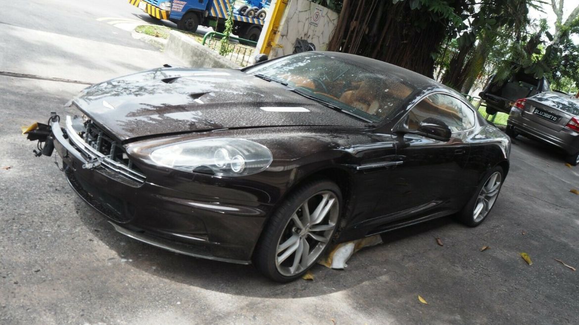 Aston Martin DBS Coupe 6.0L 2011 Front Fender Left