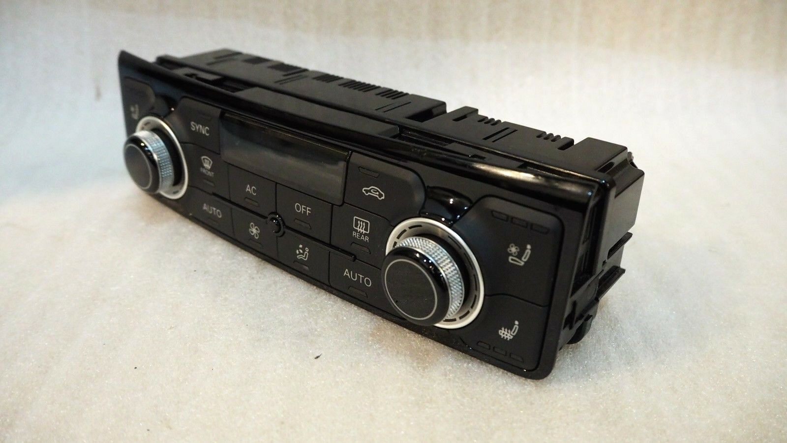 Audi A8 (D4) 3.0 TFSI QUATTRO 2011 AC Control Panel