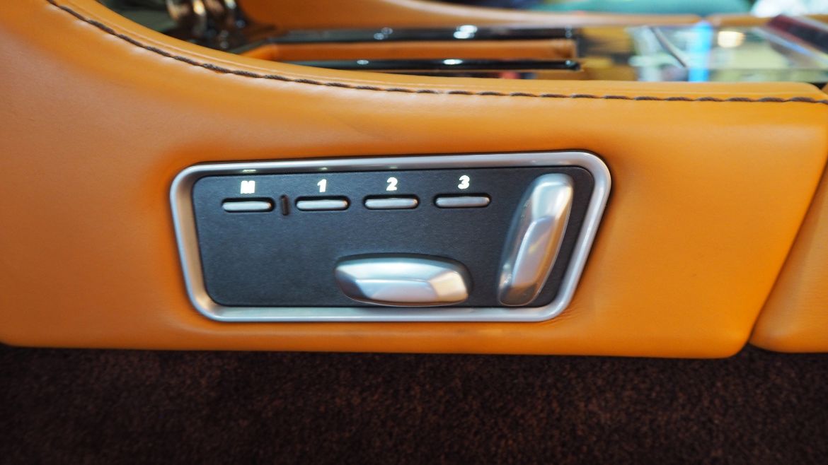 Aston Martin DBS COUPE 6.0L 2011 Front Left Seat Switch