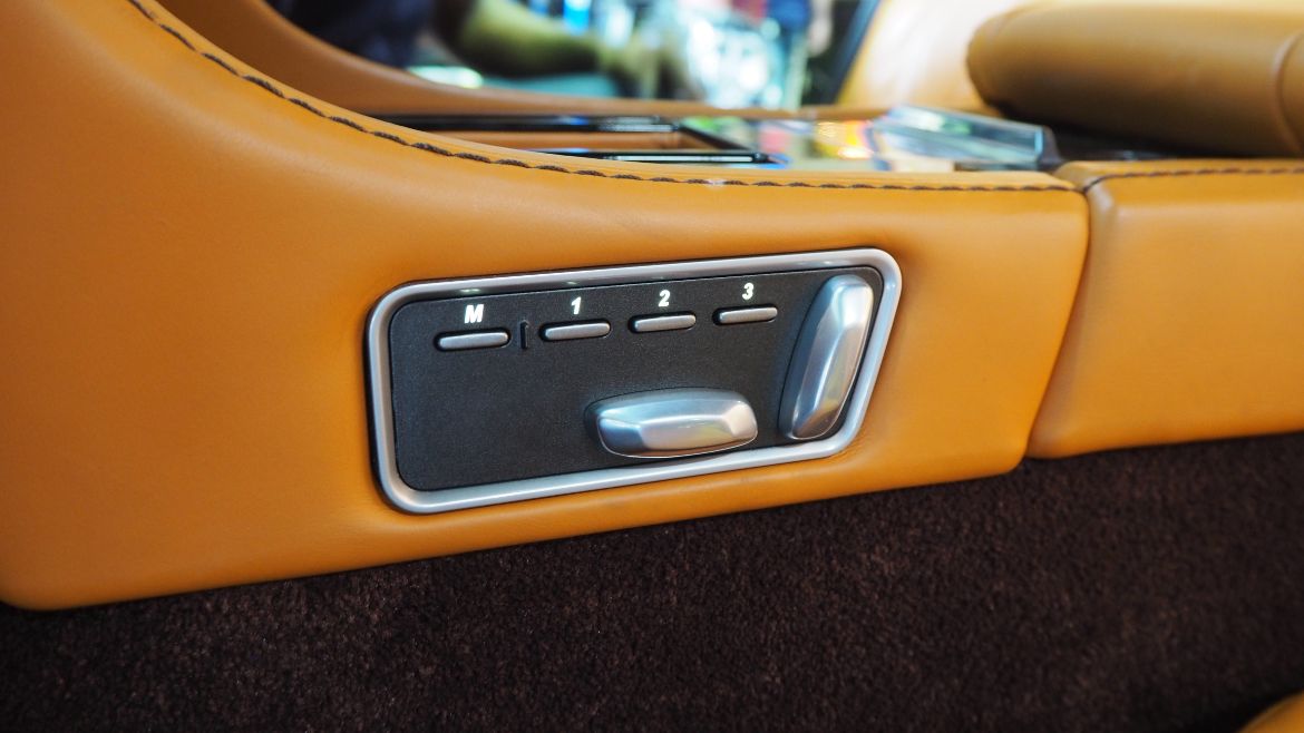 Aston Martin DBS COUPE 6.0L 2011 Front Left Seat Switch