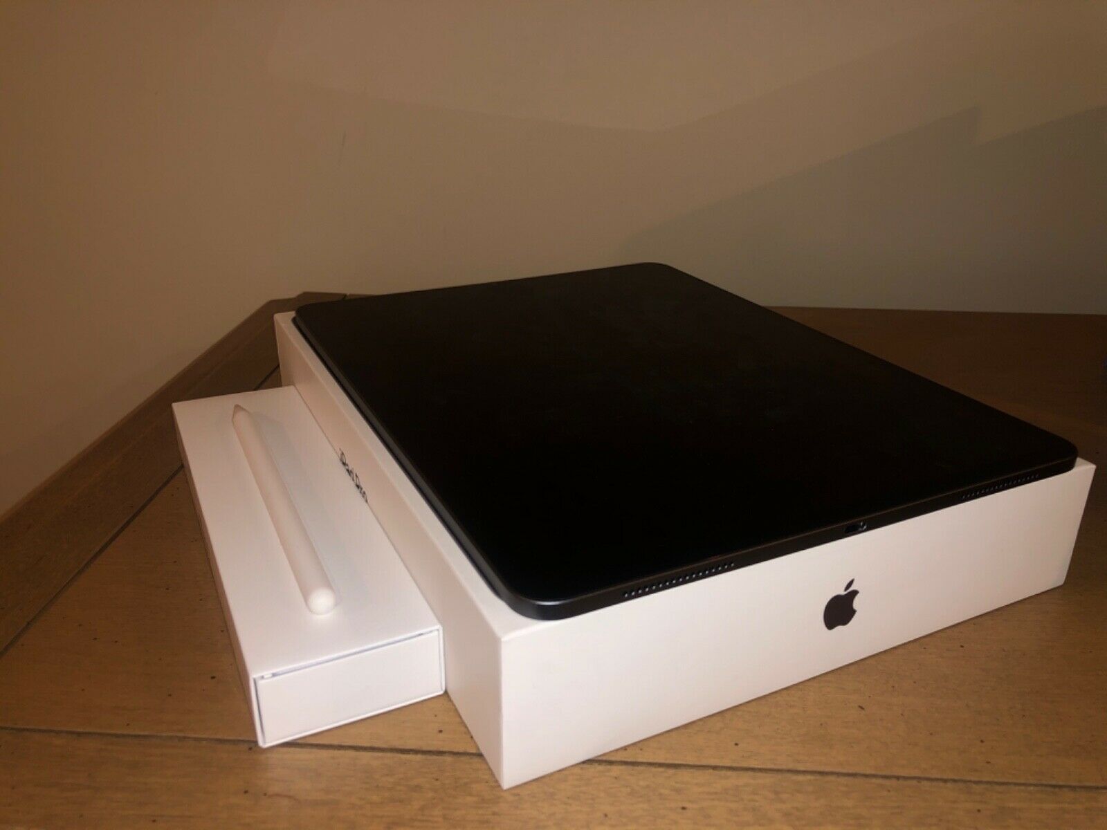 Apple iPad Pro 3rd Gen. 256GB, Wi-Fi, 12.9in – Space Gray w Apple Pencil